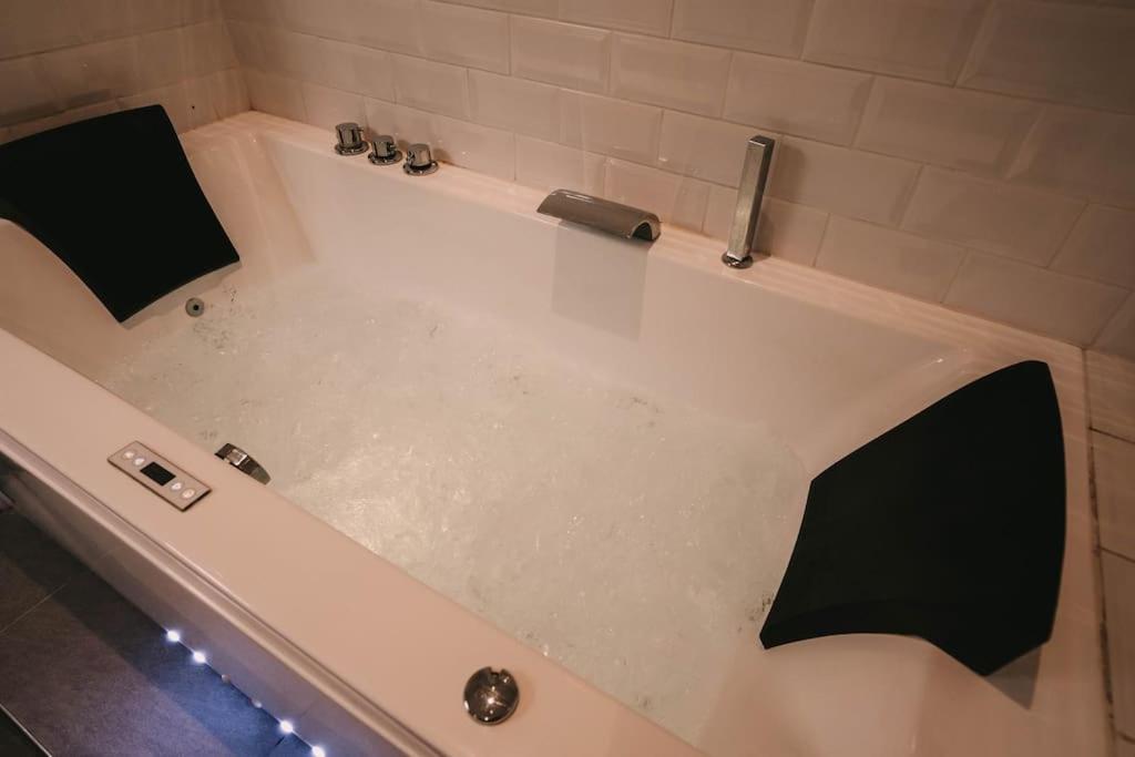 Ultimate Comfort ! Jacuzzi & Sauna. Besançon Eksteriør bilde